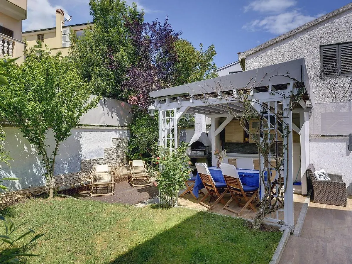 Deluxe Villa In Pula With Private Swimming Pool Pjescana Uvala Croatia