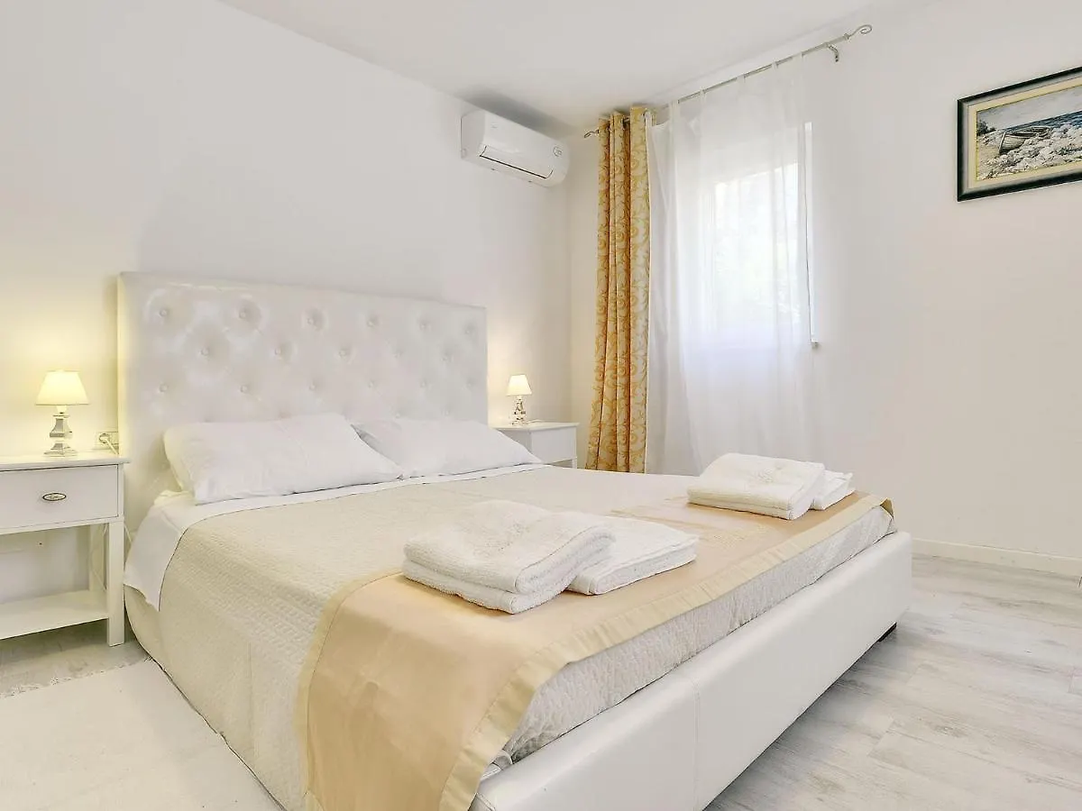 Deluxe Villa In Pula With Private Swimming Pool Pjescana Uvala Chorvatsko