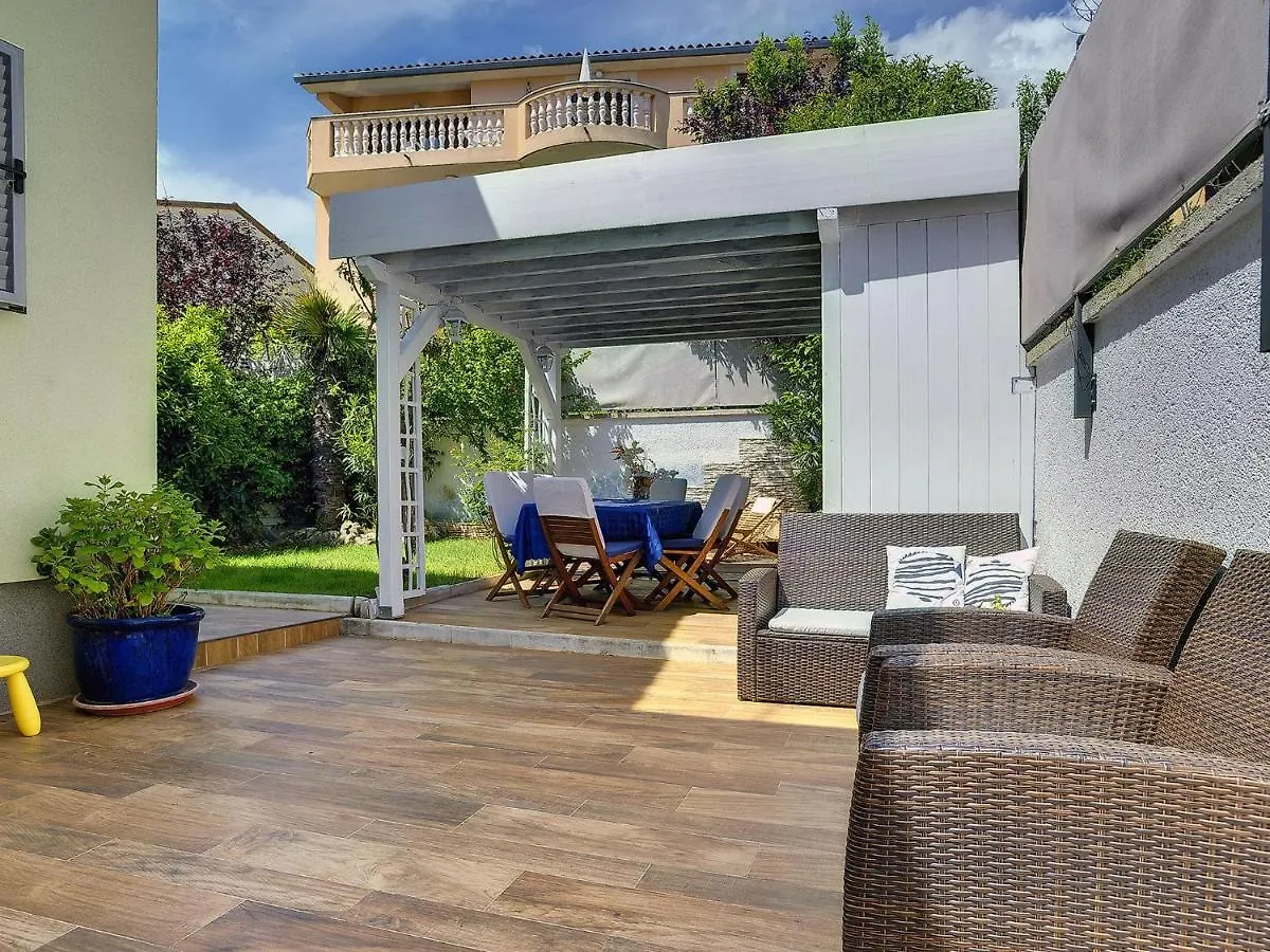 Deluxe Villa In Pula With Private Swimming Pool Pjescana Uvala