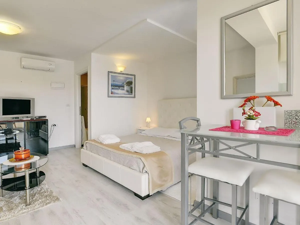 Deluxe Villa In Pula With Private Swimming Pool Pjescana Uvala Croatia